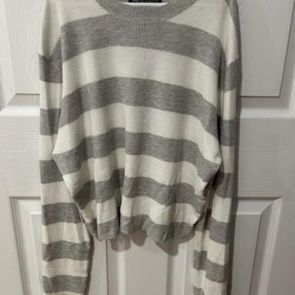 Streetwear Society grey and white stripe sweater M NWT - Picture 2 of 3